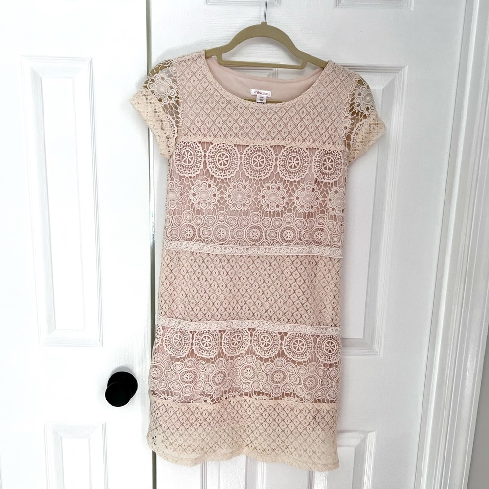 EUC cream color lace shift dress